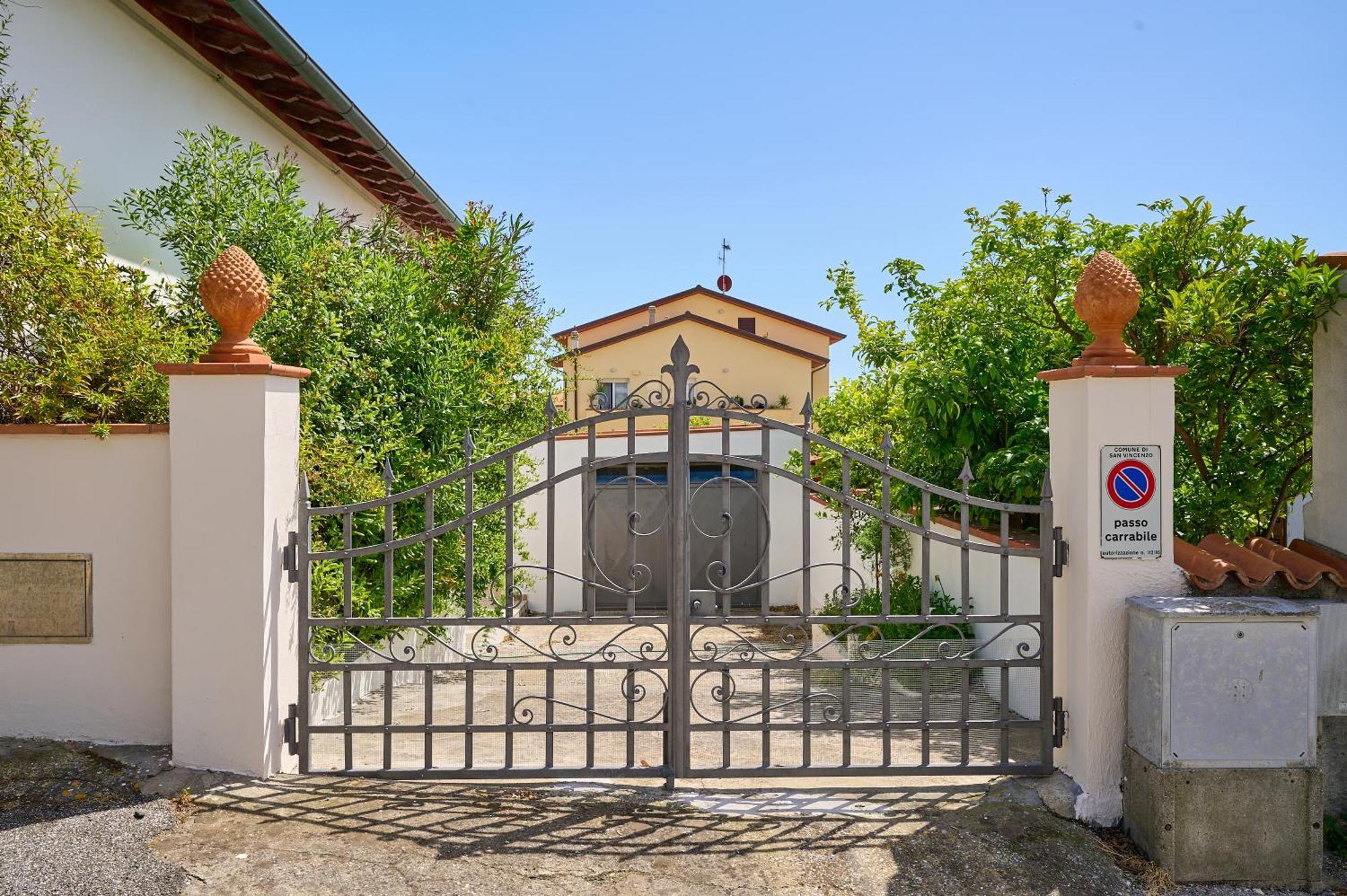 Вилла Casa Cipresso Сан-Винченцо Экстерьер фото